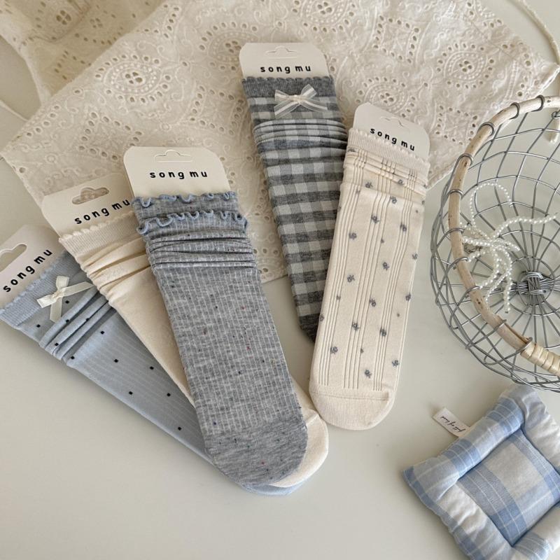 Female Spring and Autumn Fashion New Sweet Bow Boneless In The Tube Pile Socks