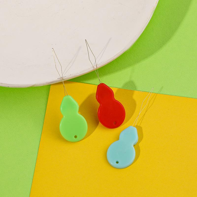 Colorful Plastic Gourd Needle Threader for Quick Sewing and DIY Projects