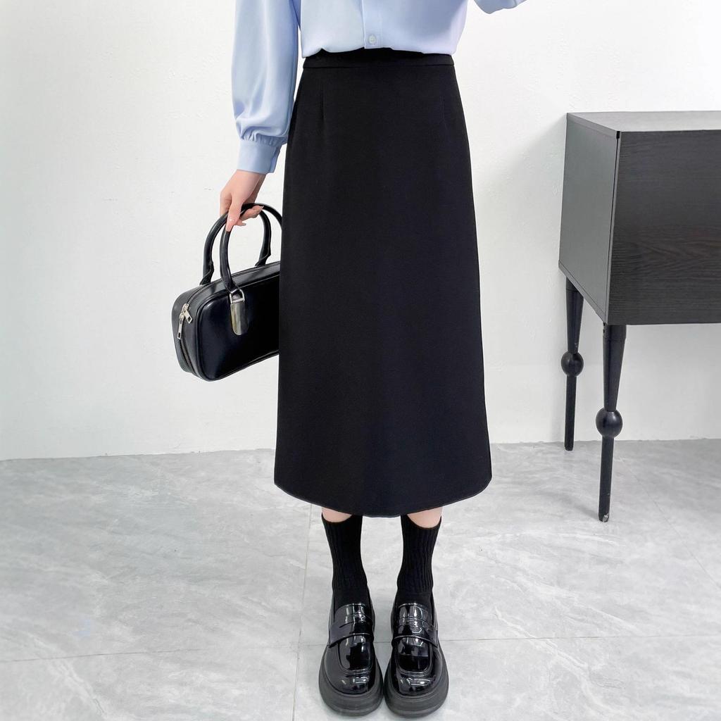 Plus Size Professional Black Midi Pencil Skirt with Slit
