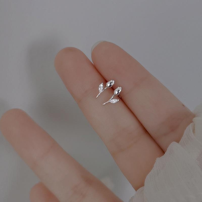 Light Luxury Tulip Stud Earrings for Women Tiny Crystal Flower Earrings Simple Summer Daily Commute Jewelry