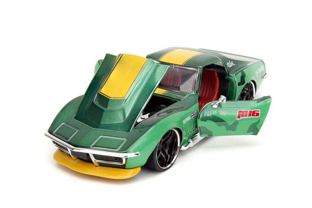 Street Fighter 1/24 Scale Diecast Model Car with Figure: 1969 Chevrolet Corvette Stingray + Cammy