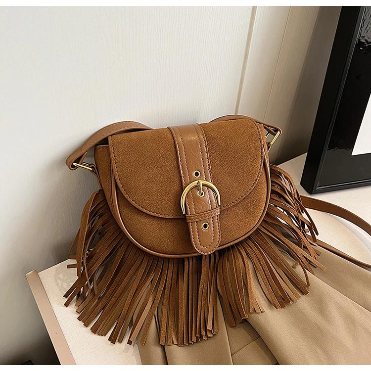 Modische Umhängetaschen aus Wildlederimitat mit Sattelquaste, hochwertiges Gefühl von Luxus, Umhängetaschen im neuen Winterstil