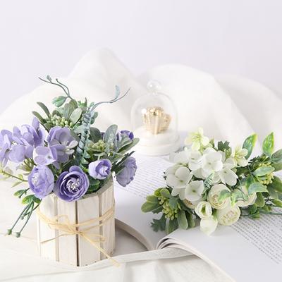 Ev Dekoru – Dekoratif çiçekler ve çelenkler