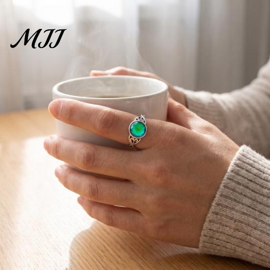 Hollow Vine Ring Color Changing Mood Ring, Temperature Sensitive Stone with Adjustable Alloy Vintage Band, Sweet Fashion Jewelry Gift for Women