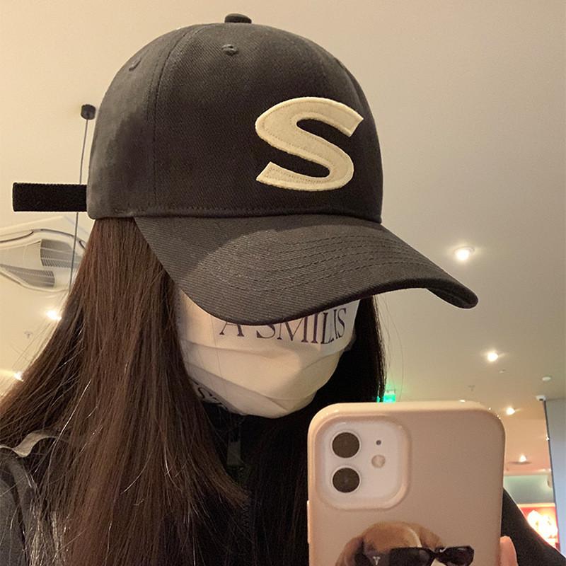 Baseball Fashionable Black Cap With S Letter Design For A Trendy Look