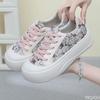 New autumn breathable fashionable anti slip board shoes women lightweight comfortable soft soled low top casual shoes