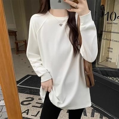 T-shirt de fond blanc en velours allemand épais pour femmes en automne et en hiver nouveau sweat-shirt ample amincissant le ventre à manches longues T-shirt superposé haut