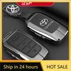 Hett För Toyota För Toyota 2026 Nya Navkapslar Läder Bilnyckelfodral Skydd För Toyota C-HR Hilux Fortuner Land Cruiser 200 Camry Cor