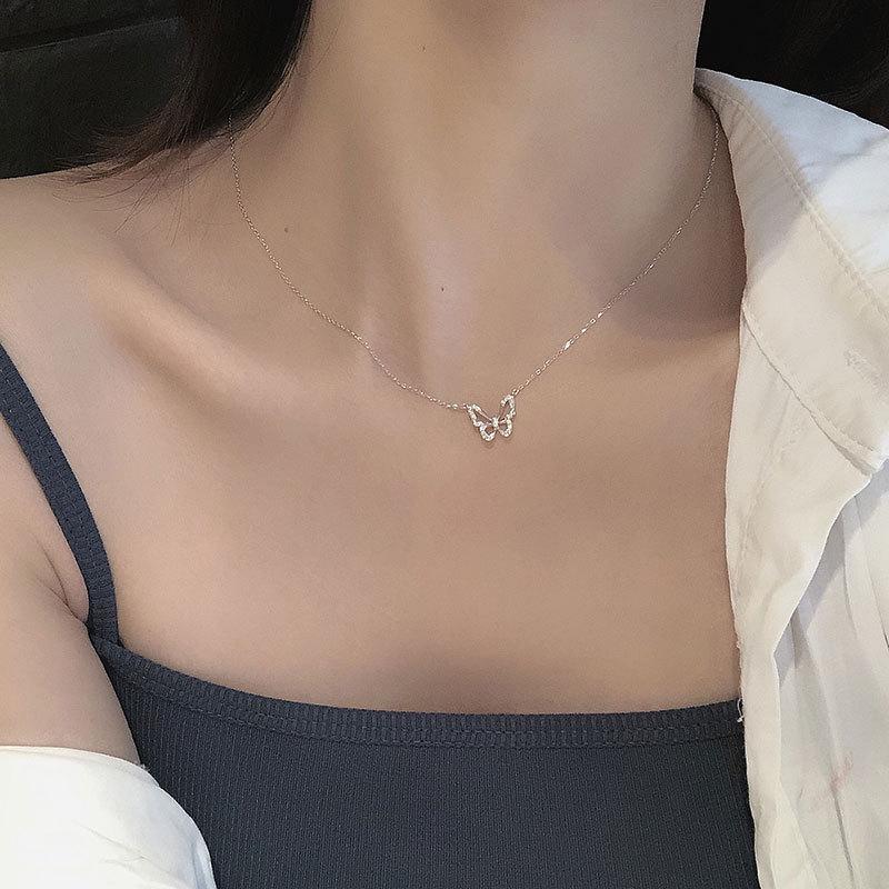 Colar Borboleta Diamante Vazado - Luxo Leve, Corrente Elegante para Clavícula, Novo Design 2021, Estilo Frio Simples