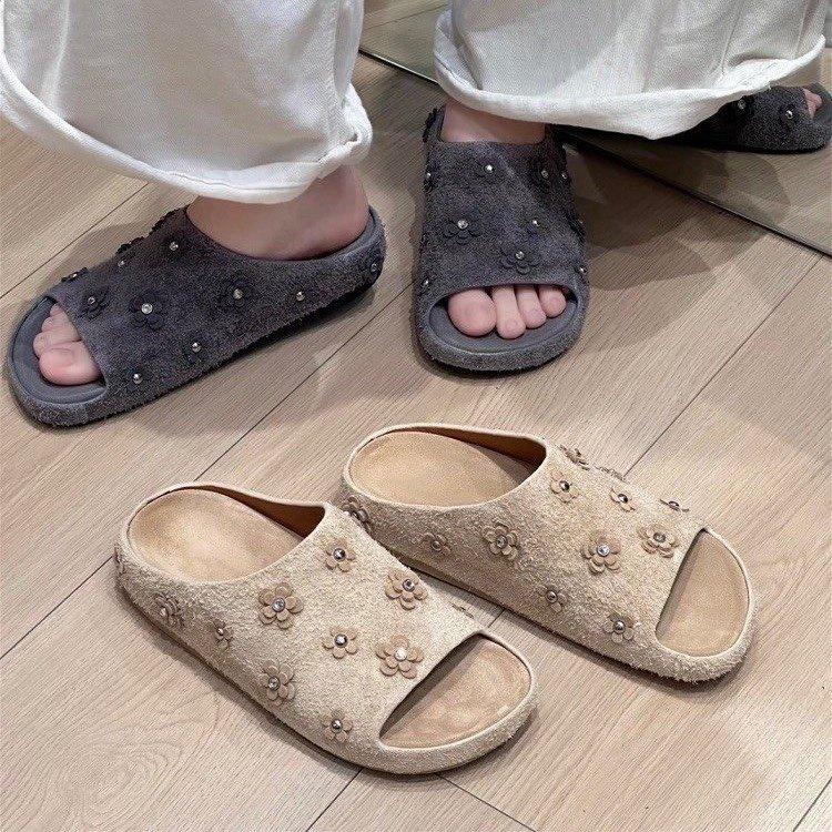 Retro round head willow nail fashion cool slippers women's 2025 new flower niche design comfortable thick bottom open toe word