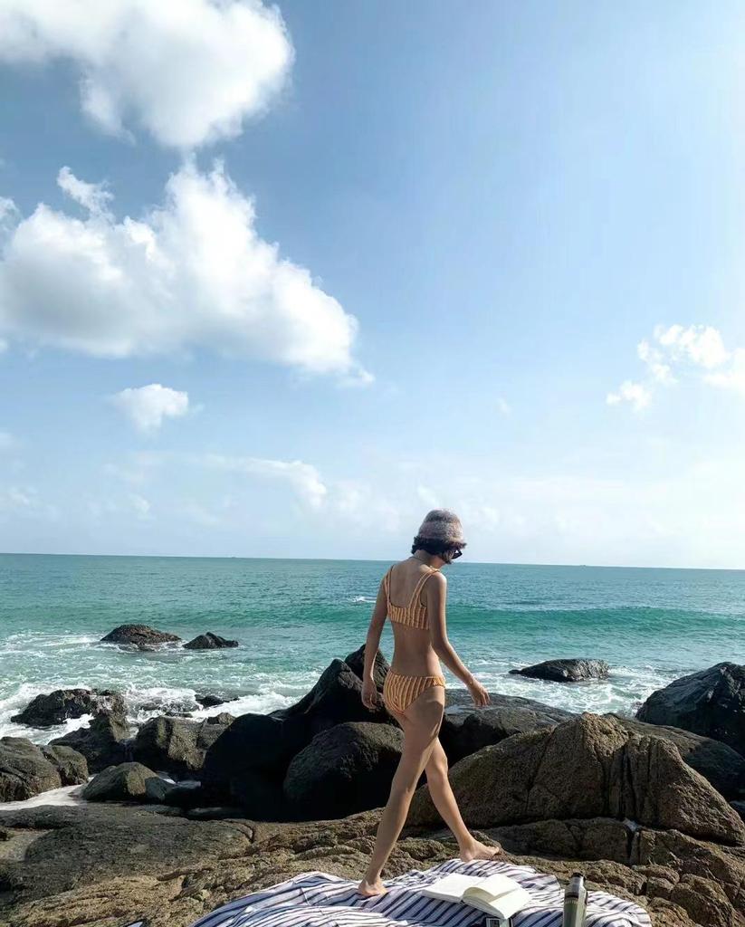 Gestreiftes Bikini-Westen-Set im koreanischen Stil - Niedliche & trendige Bademode für Thermalurlaube