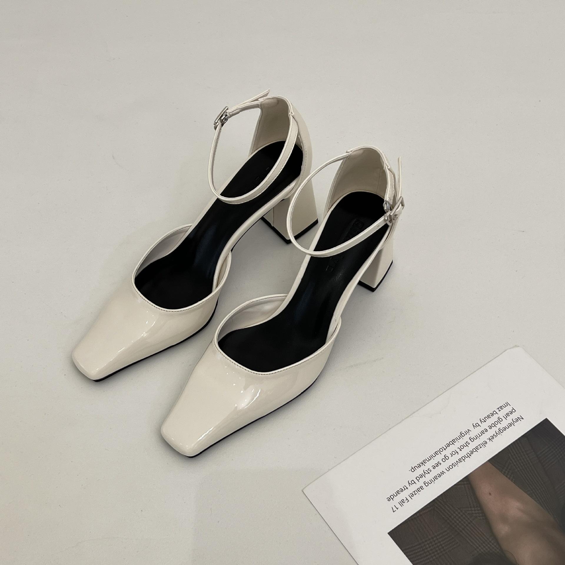 

Сандалии Baotou женские 2024 новые ретро серебристые туфли на высоком каблуке с пряжкой A-line квадратной формы массивные каблуки 39 абрикосовый