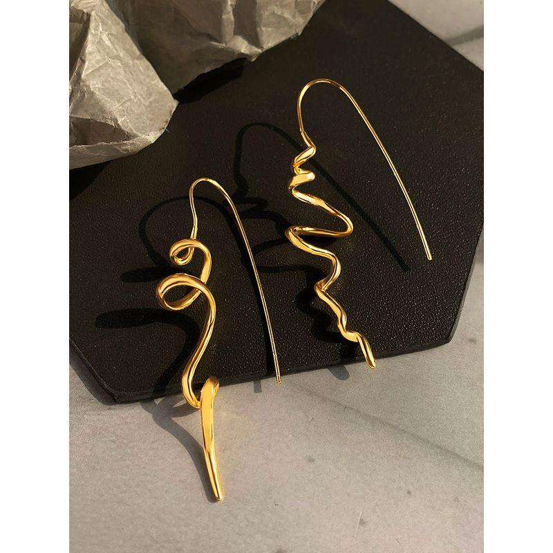 European, American and French Style Gold Three-Dimensional Irregular Earrings Female Niche Design High-Profile Earrings Cold Wind Graceful Earrings