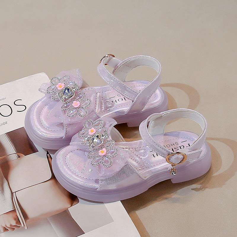 Girls sandals 2025 summer new middle and older children's beach shoes foreign soft-soled princess shoes girls fashion crystal shoes