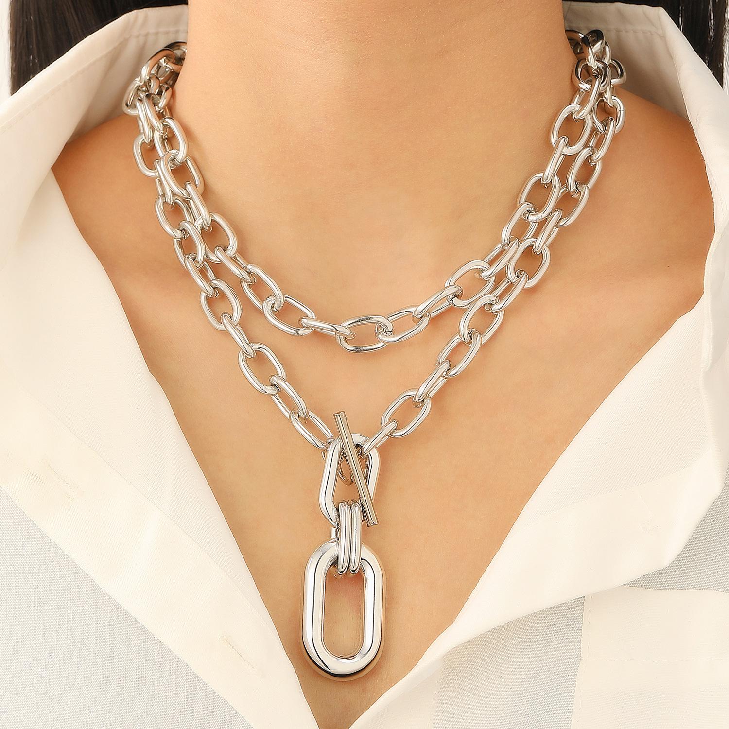 

Trendy Geometric Metal Buckle Clavicle Necklace Set for Women