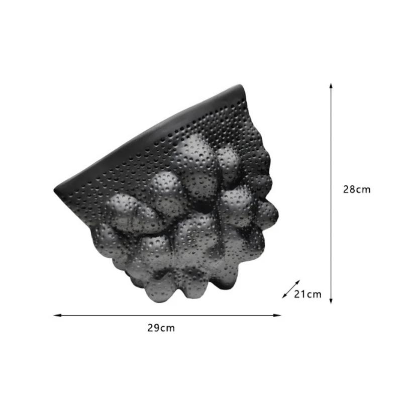 

Керамическая ваза черная с неровными складками, аксессуары для цветочной композиции, керамическая ваза, керамические изделия ручной работы, аксессуары для украшения дома