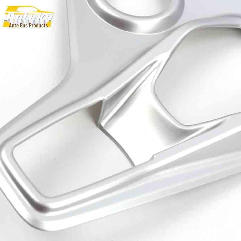 Marco Decorativo de Palanca de Cambios 4WD Lynk&Co 01: Consola Central Galvanizada, Portavasos y Accesorios de Lentejuelas