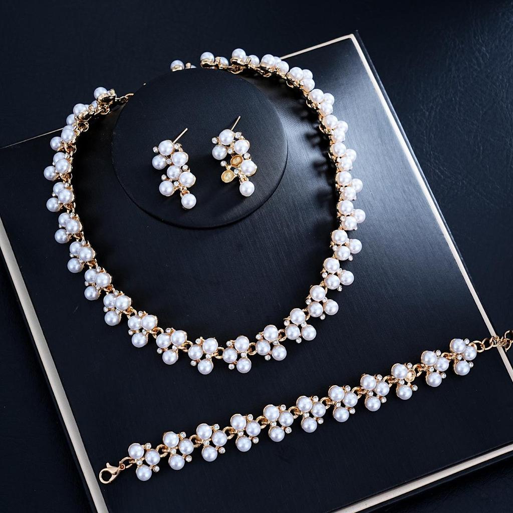 Luxurious Geometric Rhinestone Pearl Jewelry Set: Necklace, Bracelet, Earrings