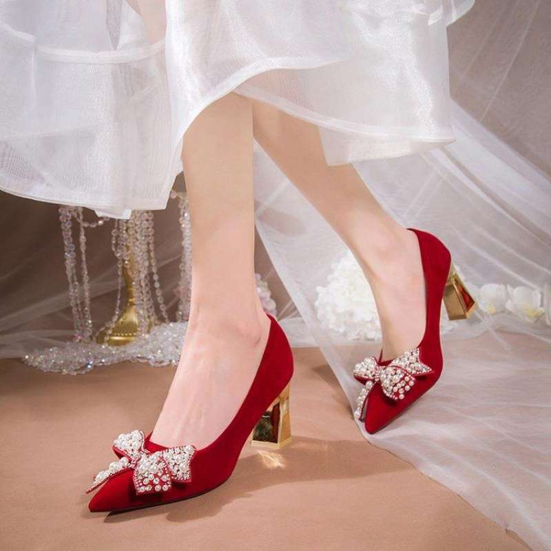 Red wedding shoes women's flat 2025 new bridal shoes are not tired, pregnant women can wear Chinese-style Xiuhe wedding shoes