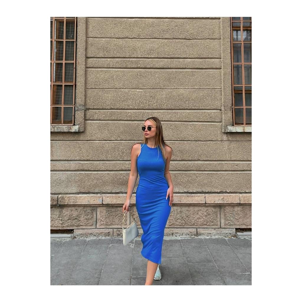 Bleistiftkleid mit Schlitz in Midi-Länge