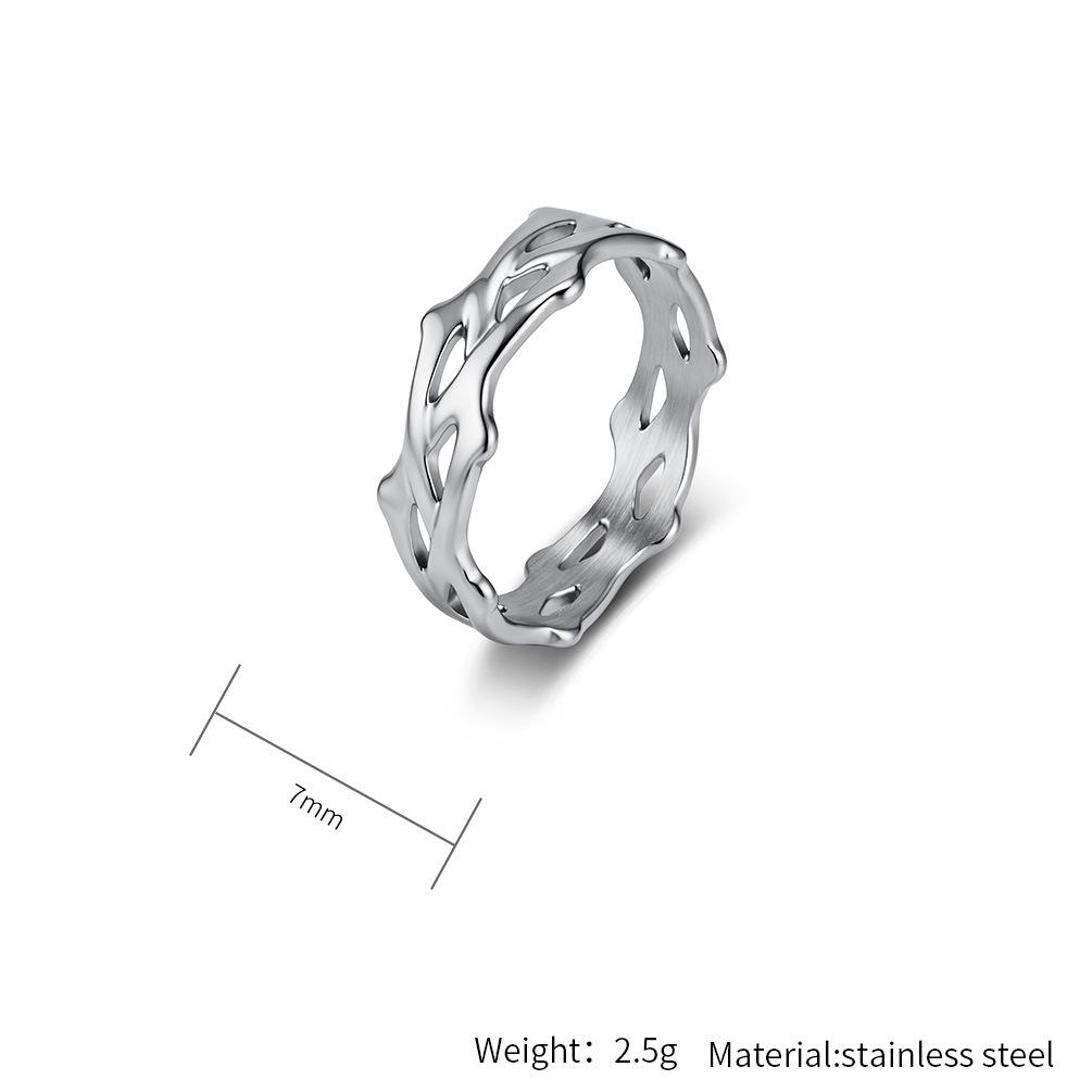 European Thorn Vine Titanium Steel Ring: Unisex, Personalized, Trendy, Non-fading, Handcrafted Wedding Jewelry for Men and Women.