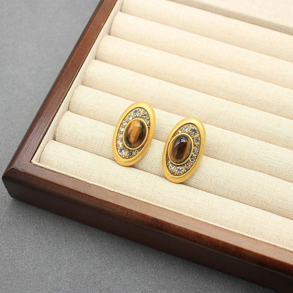 

Винтажная отстегивающаяся цепочка для свитера с бусиной из натурального тигрового глаза и подвеской в виде пчелы