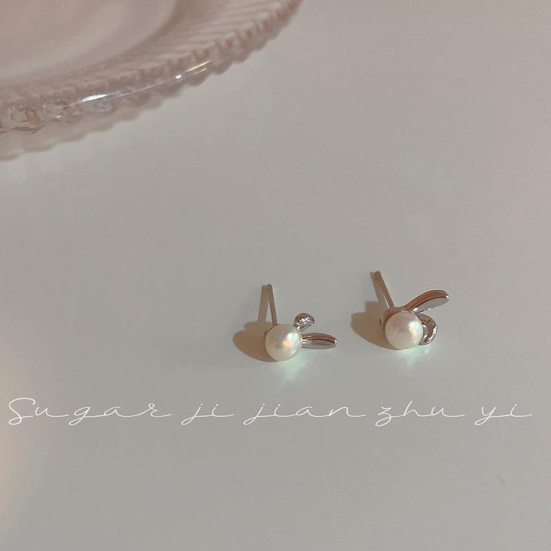 New Trendy Charm Rabbit Long Ears Pearl Stud Earrings for Women Exquisite Fashion Little Korea Earring Bride Jewelry Accessories