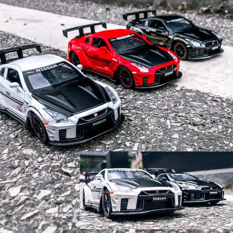 1:32 Nissan GTR R35 Modello di Auto da Corsa Simulazione Scala Macchinina Giocattolo per Bambini Lega di Alta Qualità Die Cast Macchinina Giocattolo Suono e Luce Regalo Auto per Ragazzo