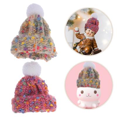 2Pcs Mini Knitted Woolen Hats Tiny Winter Beanie Soft Yarn Accessories for Crafts Dollhouse Decorations DIY Projects