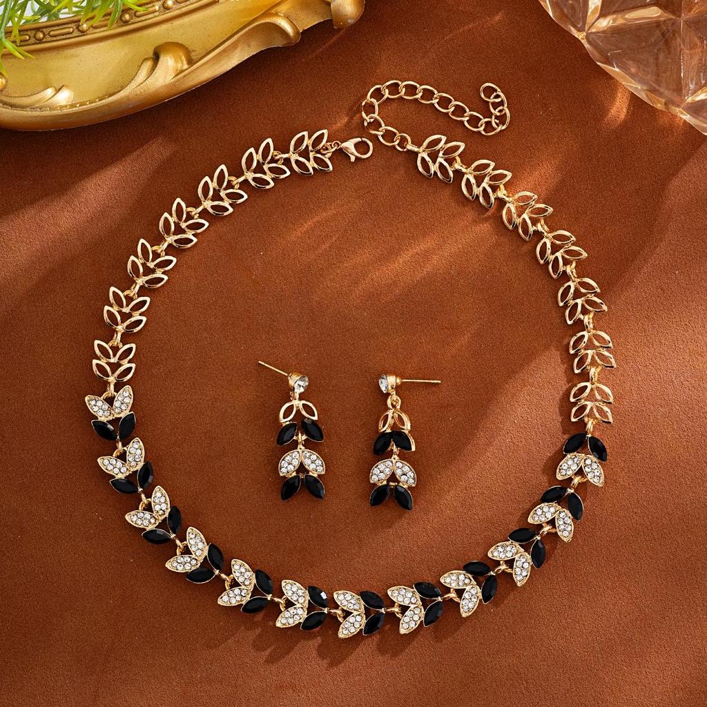 Hot-Selling Bridal Pendant Necklace & Earring Set - Fashionable Jewelry for Banquets