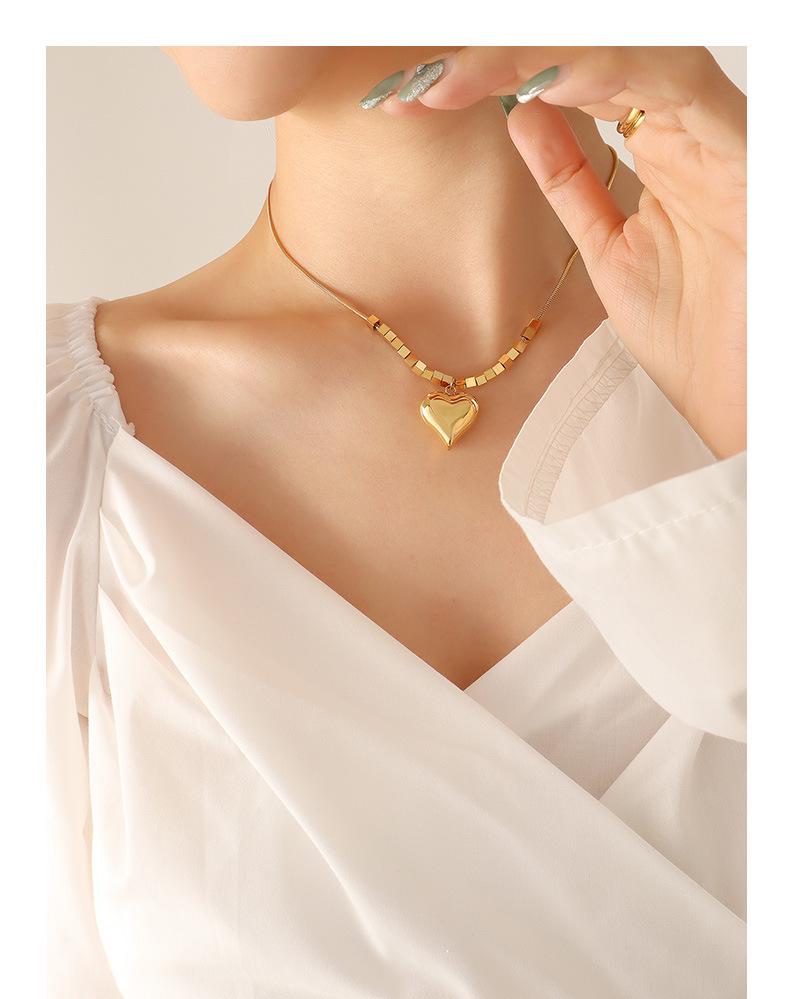 Korean Trendy Love Heart Snake Bone Chain Women's Non-Fading Versatile Peach Heart Pendant Necklace