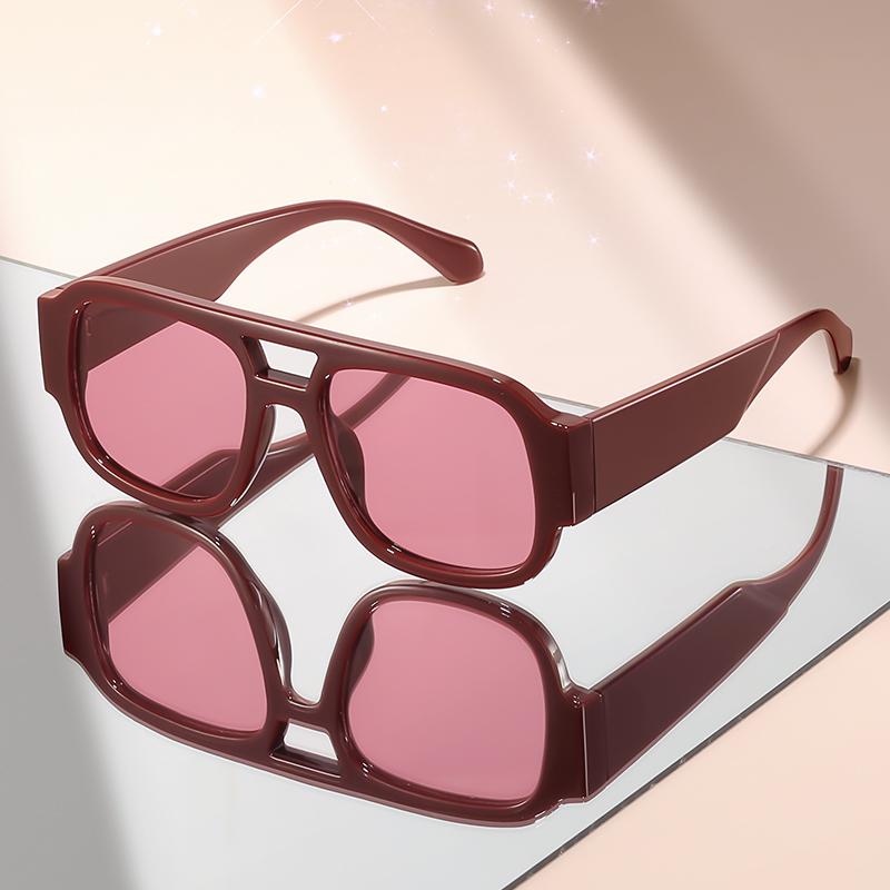 

The New Retro Double-Beam Square-Framed Sunglasses Are Suitable For Daily Wear During Travel And Gatherings