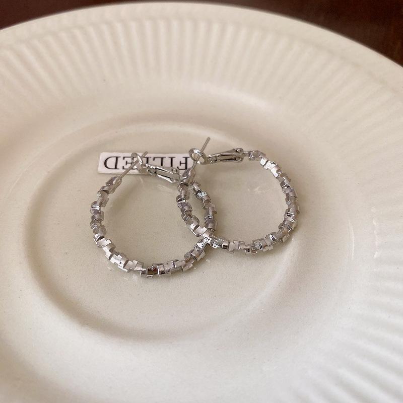 

Silver needle irregular geometric metal earrings personality temperament new stud earrings niche earrings