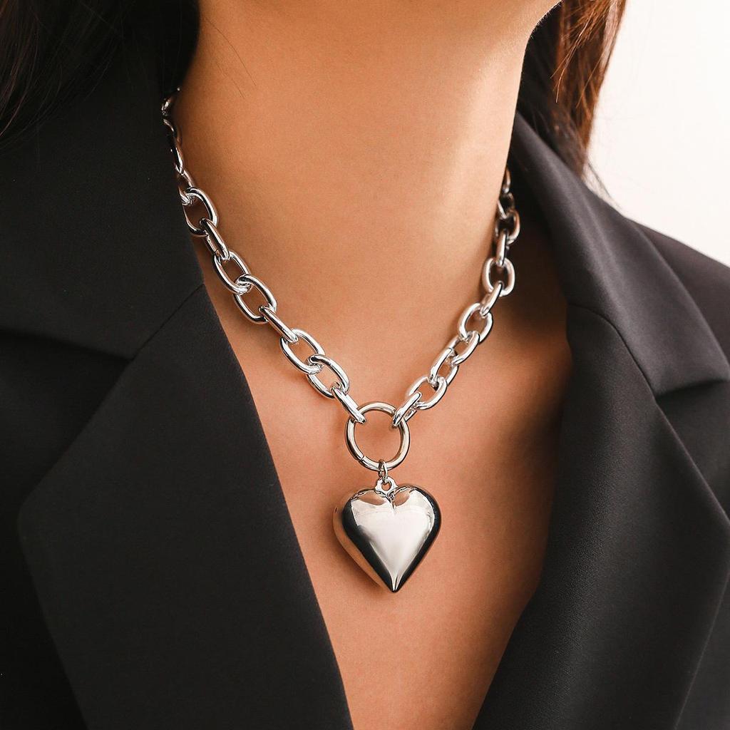 European & American Hip Hop Heart Pendant Necklace - Stylish Short Metal Clavicle Chain