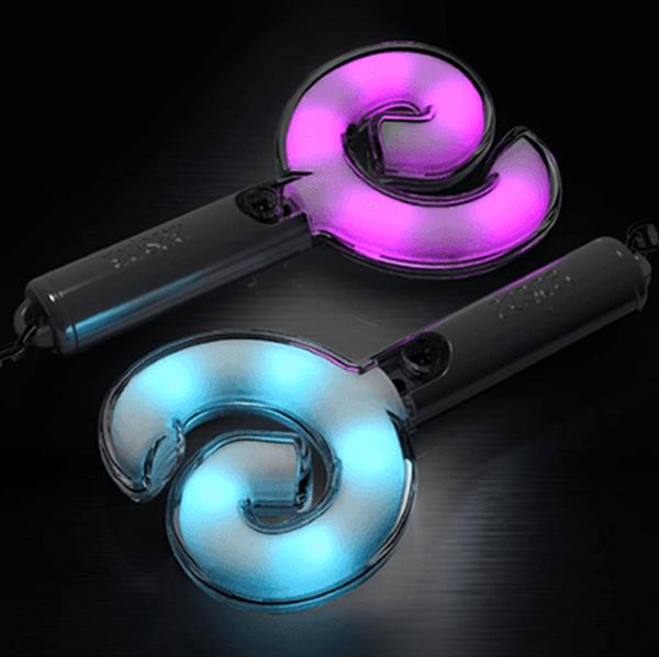 Aespa - MINI FÄCHER-SCHLÜSSELANHÄNGER VERSION 2 | Offizielles K-Pop-Merchandise | SM Entertainment(Batterie NICHT enthalten, Geschenkpapier eingerissen)