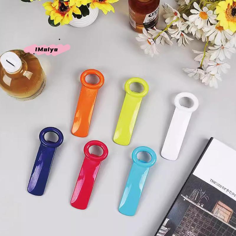 Ouvre-boîte portable 2 en 1 Support de téléphone - Ouvre-bouchon de bouteille de bière universel antidérapant Gadget de cuisine Option demi-pack disponible