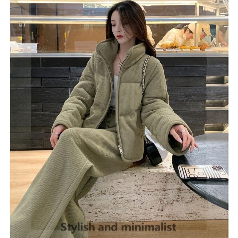 

Вельветовое Минималистичное Хлопковое Пальто Женский Зимний Наряд Комплект из 2 Предметов Утепленная Куртка и Брюки M