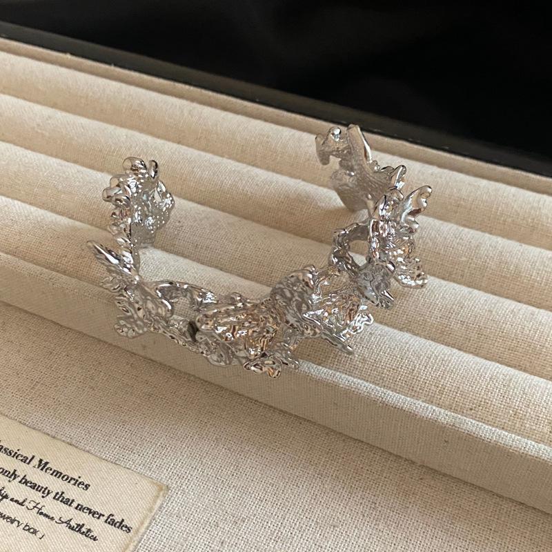 Elegant Pleated Metal Butterfly Flower Bangle: High-End Luxury Statement Bracelet for Women