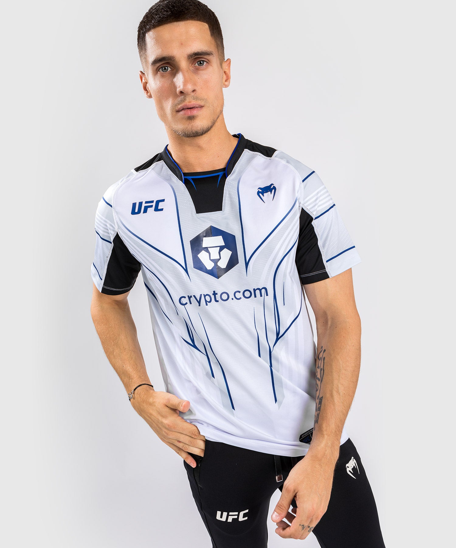 

Мужская форма UFC Venum Fight Night 2.0 от Venum Walkout Jersey — белая/синяя