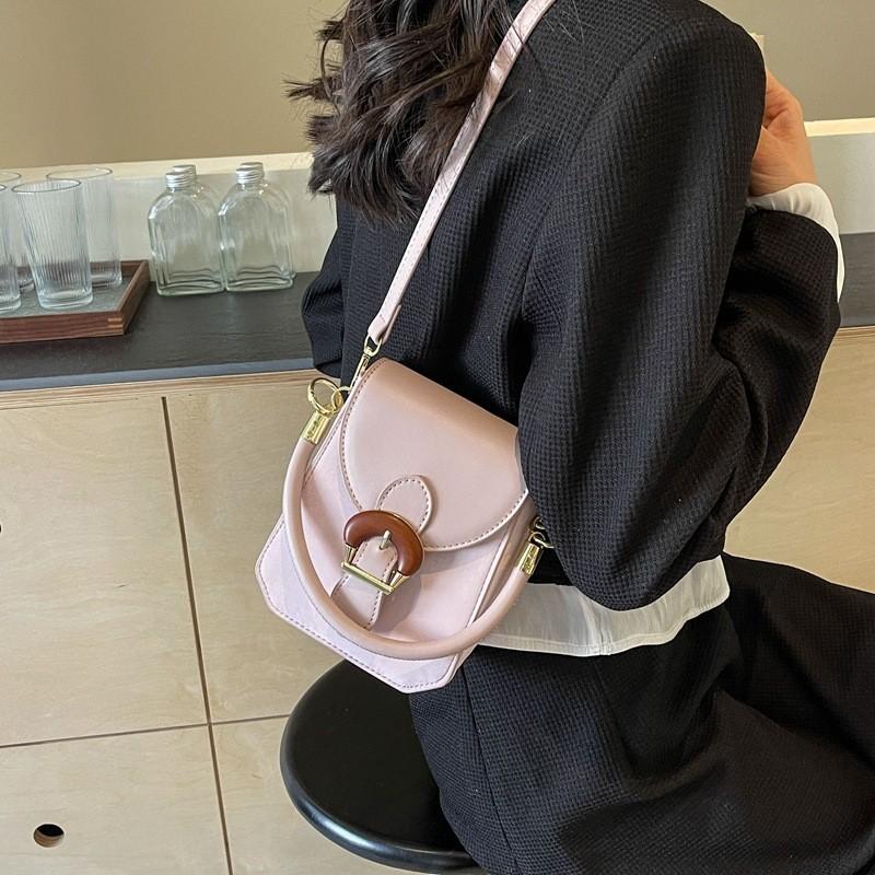 2024 New Fashion Horse Buckle Handbag Women's Shoulder Bag Urban Simple Style