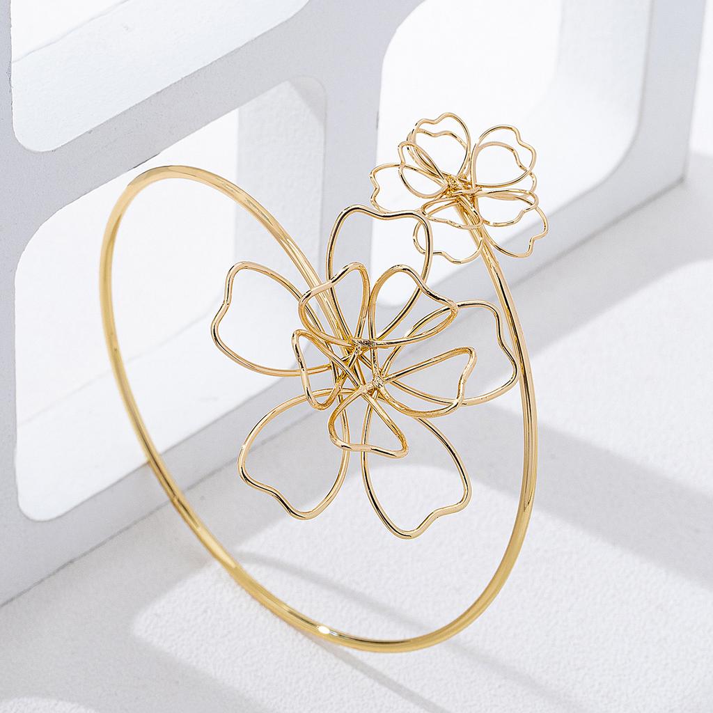 Bohemian Hollow Metal Flower Upper Arm Bracelet for Women Vintage Punk Gold Color Geometric Bangles Party Fashion Jewelry Gifts