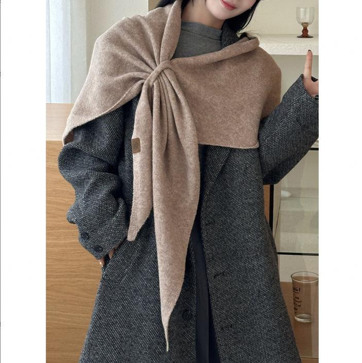 Solid color gray triangular shawl with women's new triangular scarf, young fashion and high sense of versatility