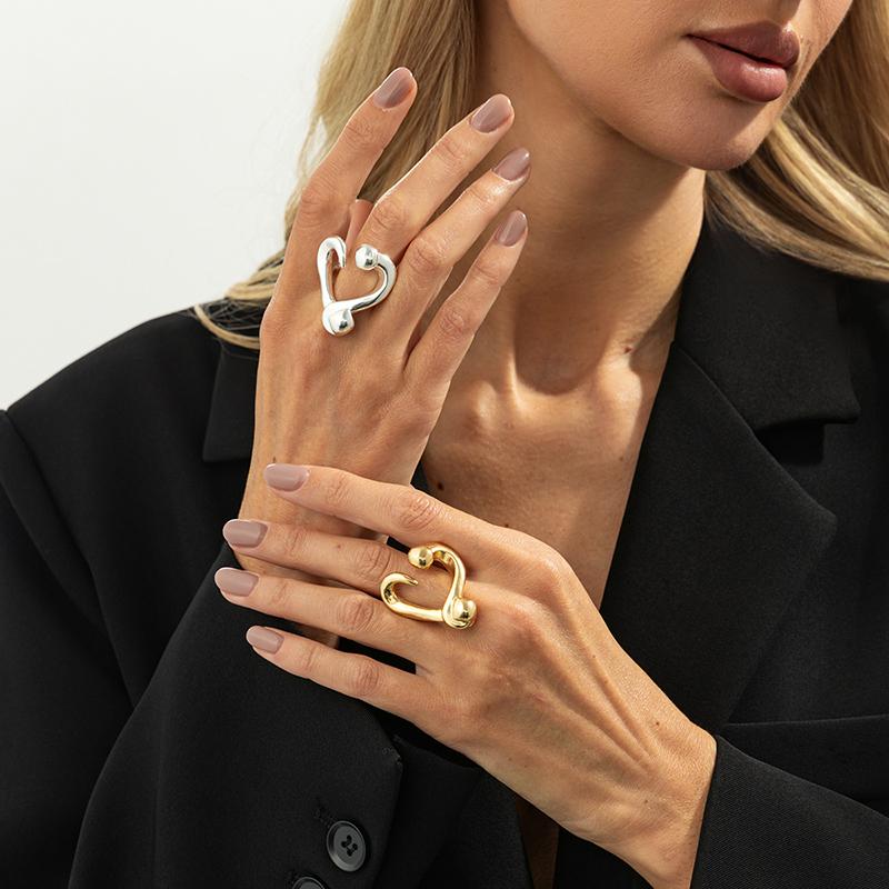 Creative Hollow Out Love Heart Ring For Women Fashion Design Geometric Irregular Knuckle Ring Couple Jewelry Accessories