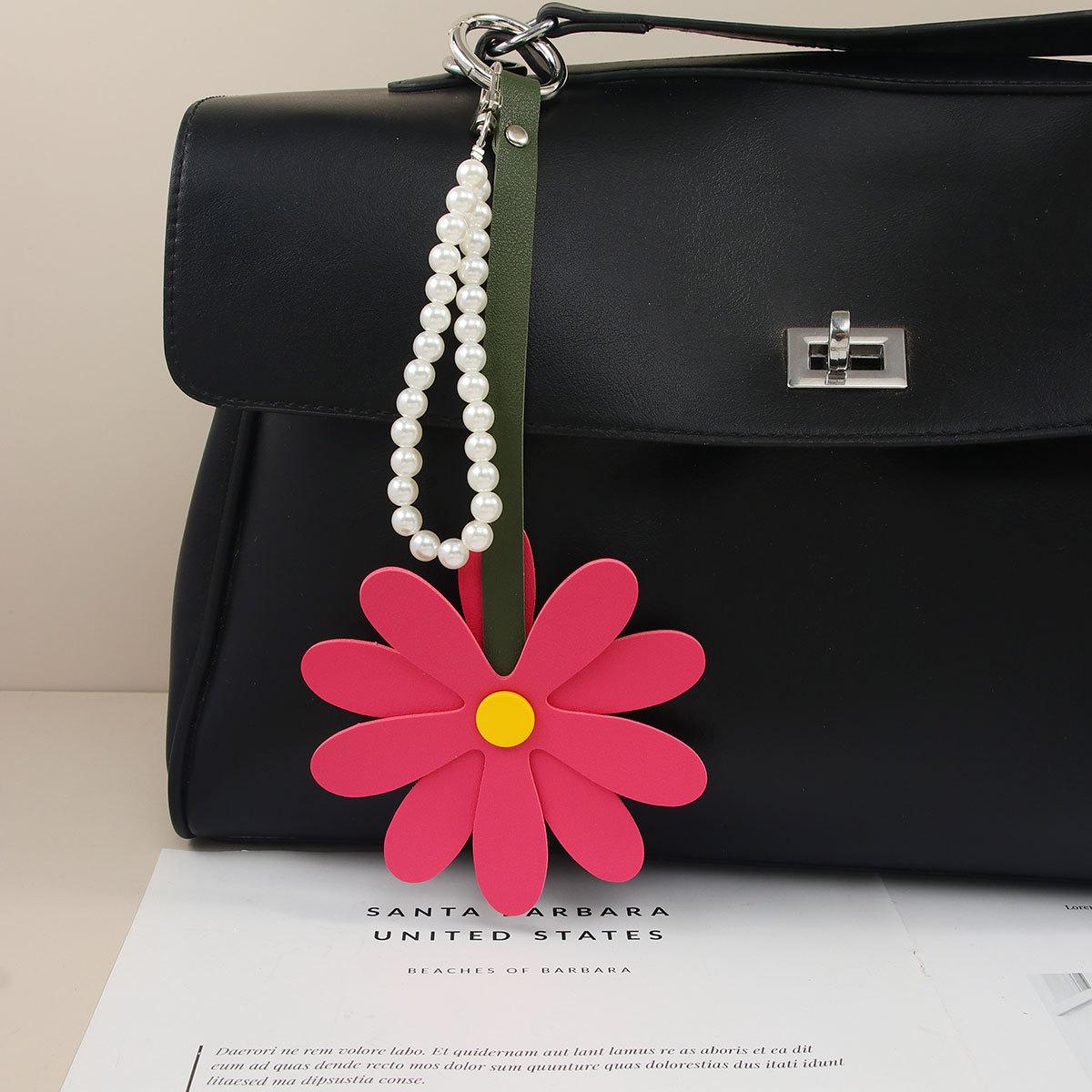 

Cute PU little daisy pearl chain pendant ins style versatile flower keychain bag pendant bag accessories рожевий червоний колір