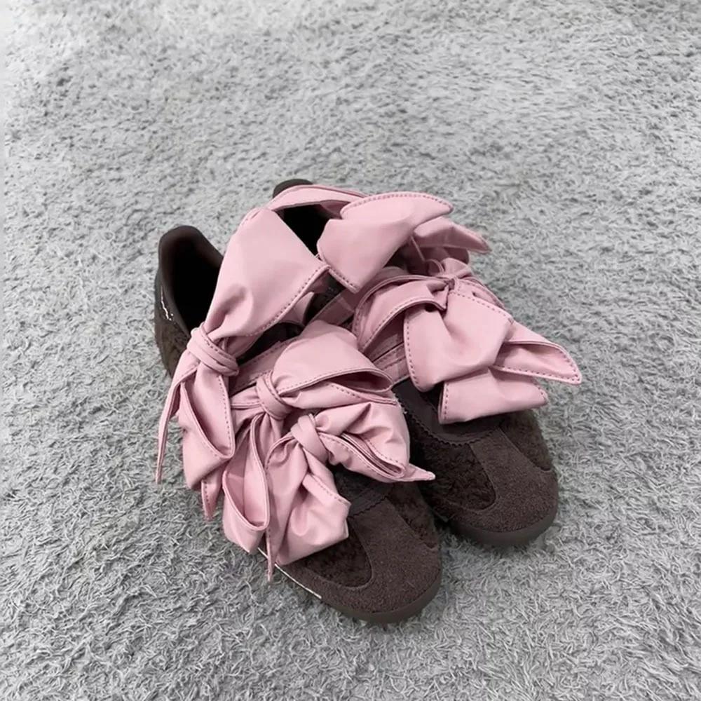 

Модные туфли из коровьей кожи 2025 года, цветной бант, круглый носок, немецкие тренировочные туфли, женские, новые, на шнуровке, с нашивками, на платформе 35 коричневый