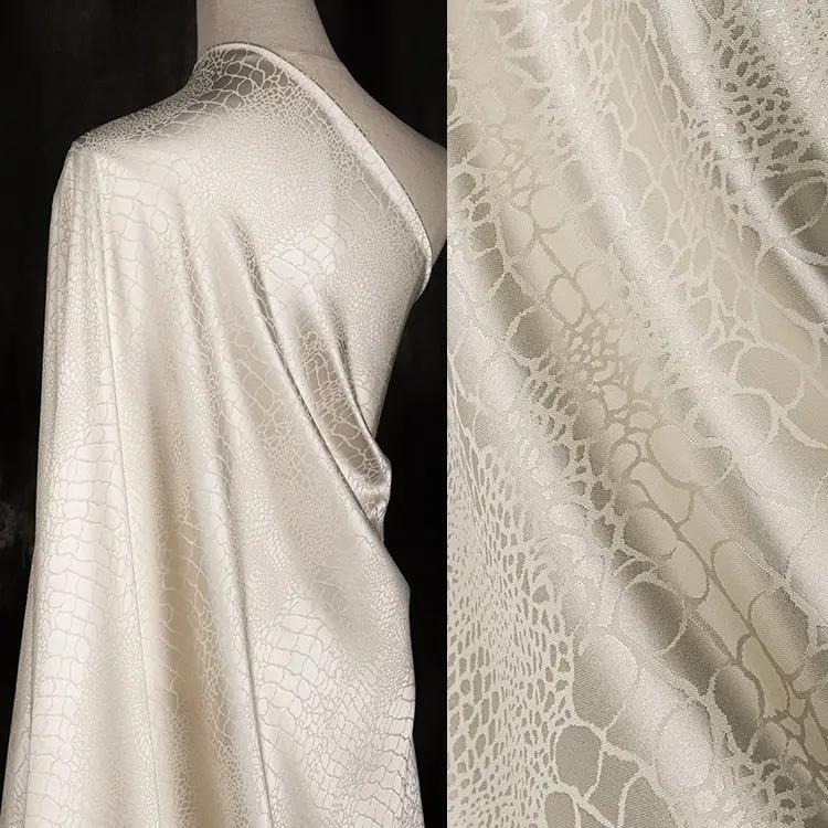 

Crocodile Skin Patterned Jacquard Fabric Slightly Stretchy Satin New Chinese Style Skirt Hanfu Horse-face Skirt DIY Sewing Cloth 100cmX150cm абрикосовий