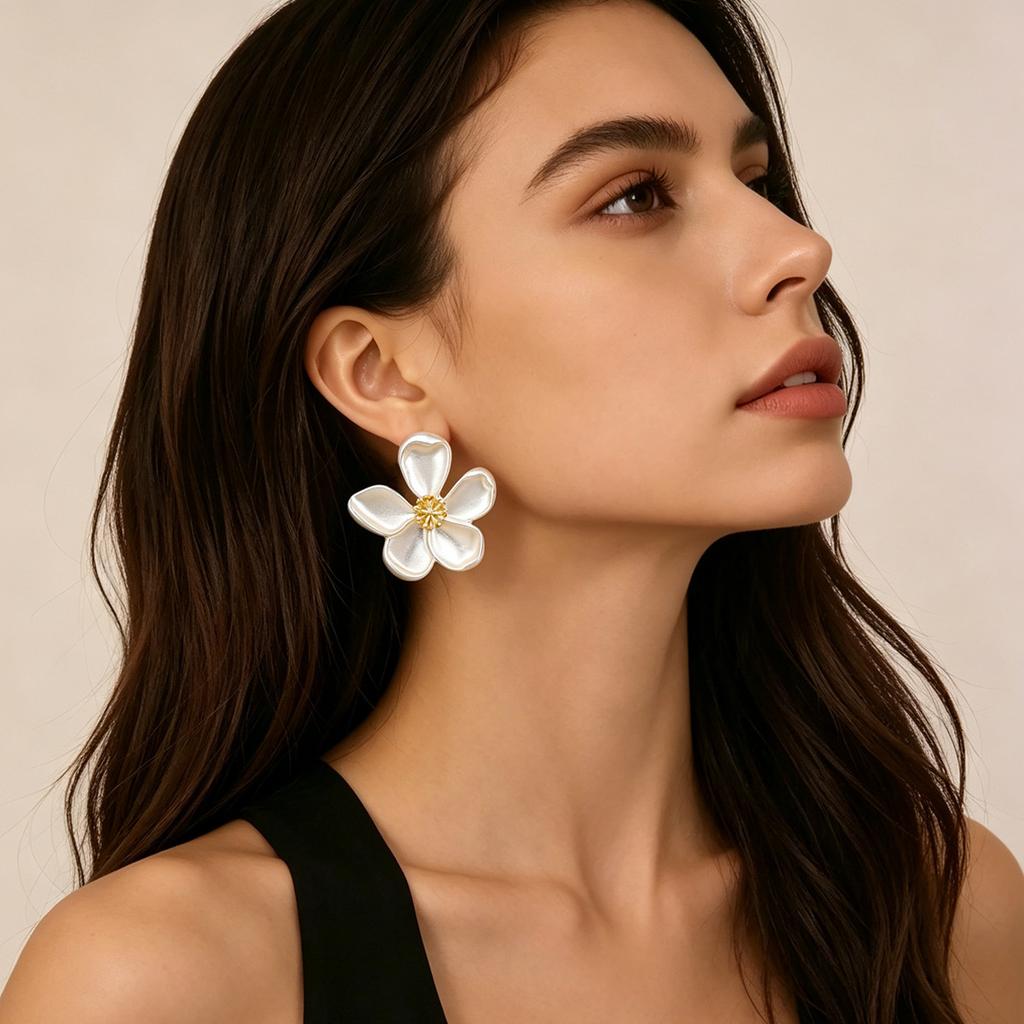 European and American Vintage Fashion Niche Versatile Silver Flower Stud Earrings Women's Xiaoqing Fresh Style High-end Earrings