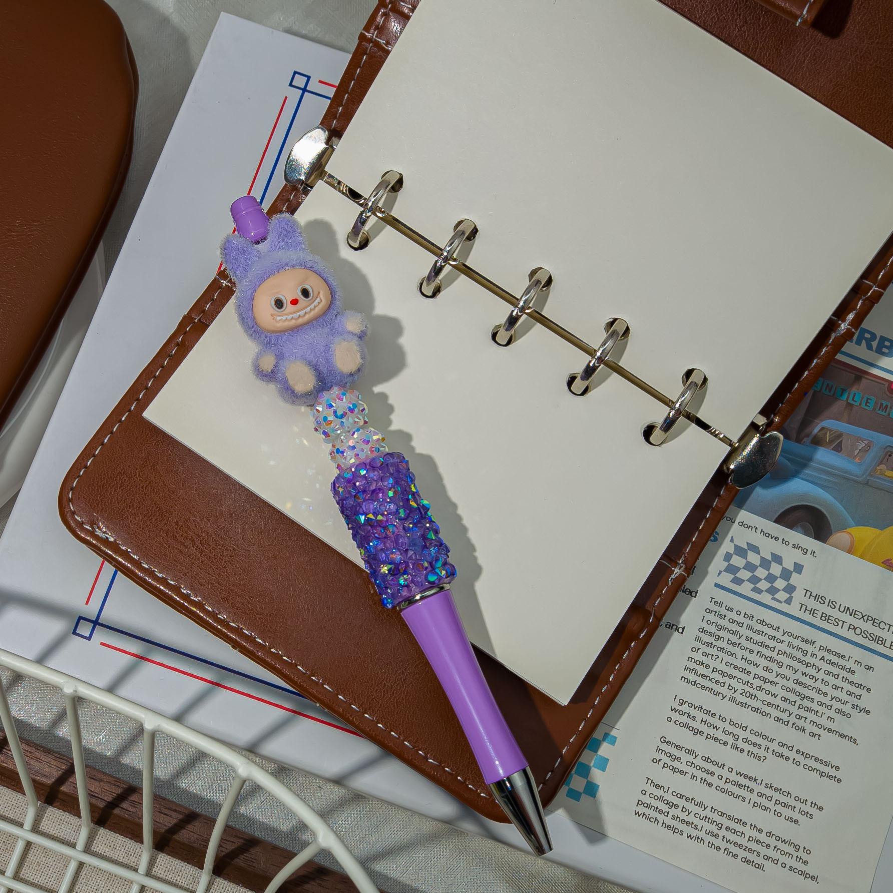 

1 Штука Флокований Лабубу Каваї Намисто на Ниточці Ручки Мила Мультяшна Кулькова Ручка Студентське Канцелярське Приладдя Офісне Приладдя Подарунки фіолетовий