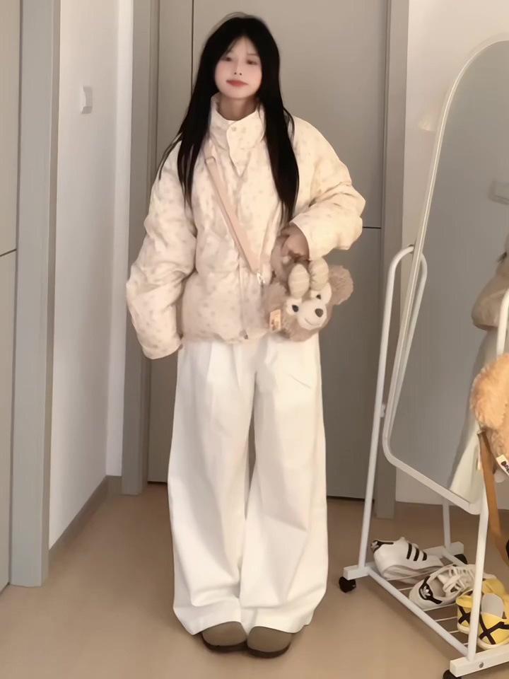 2024 Winter Women's Sweet Floral Cotton-Padded Jacket: Short, Stand-Up Collar, Thickened Milk-Colored Design