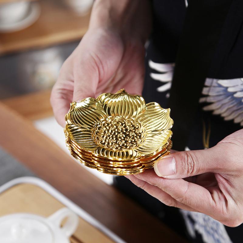 1PCgolden retro metal coaster tea ceremony decoration exquisite insulation pad suitable for tea rooms, home decoration